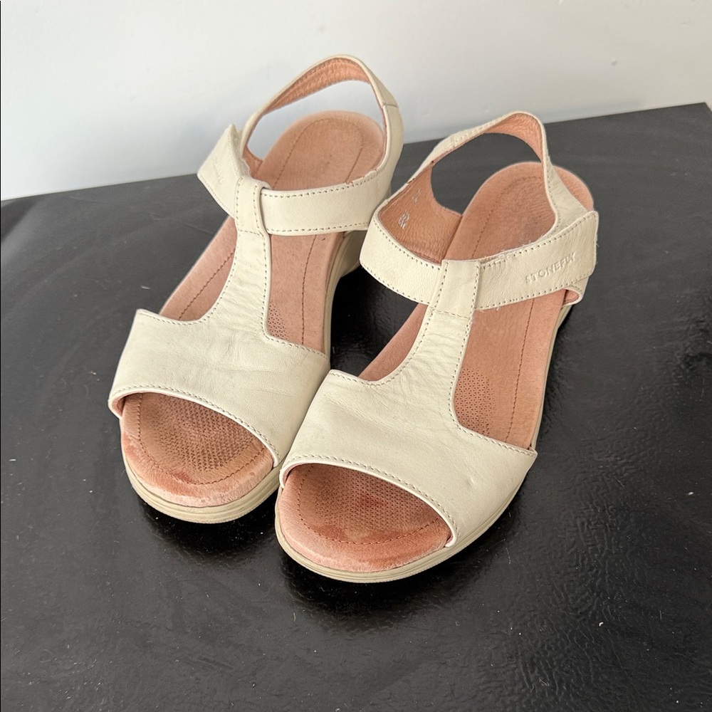 Italian brand Stonefly Comfortable Cream Sandals